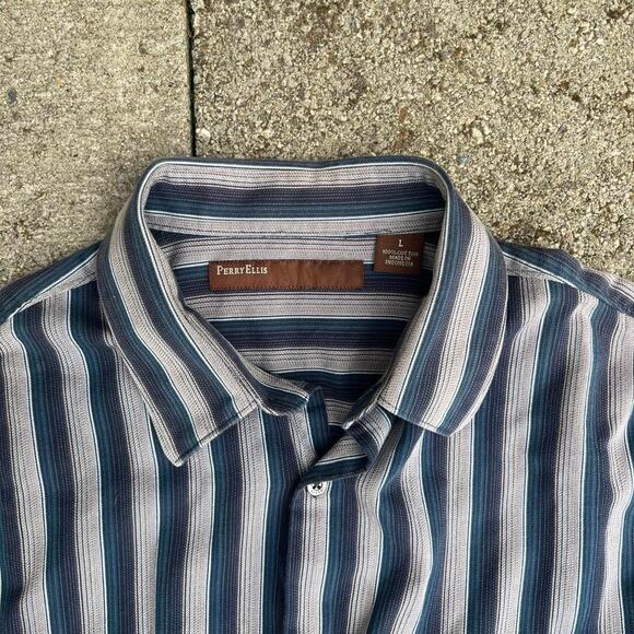 Perry Ellis Striped Button-Up Men’s Long Sleeve Classic Fall Shirt - Picture 2 of 4
